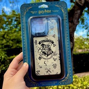 The Wizarding World of Harry Potter iPhone 13 Pro Max Cell Phone Case Hogwarts